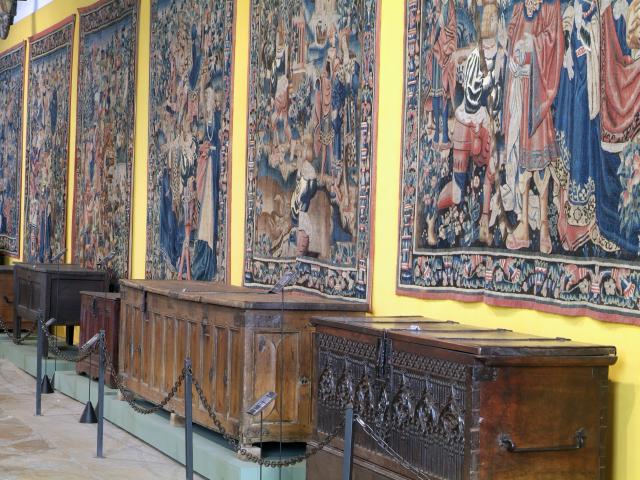 Hospices De Beaune Chest Tapestry