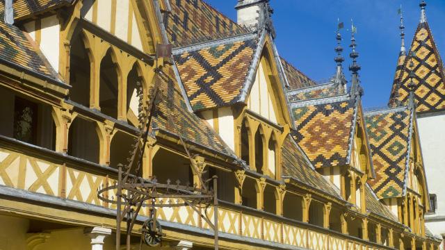 Hospices De Beaune Cour Interieure Puit 3