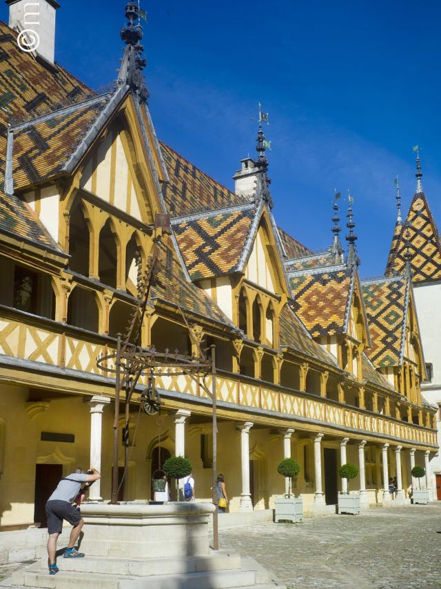 Hospices De Beaune Cour Interieure Puit 3