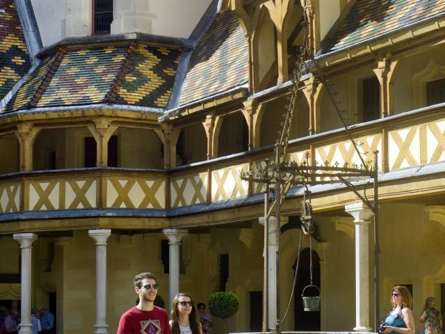 Hospices De Beaune Cour Interieure Puit 4