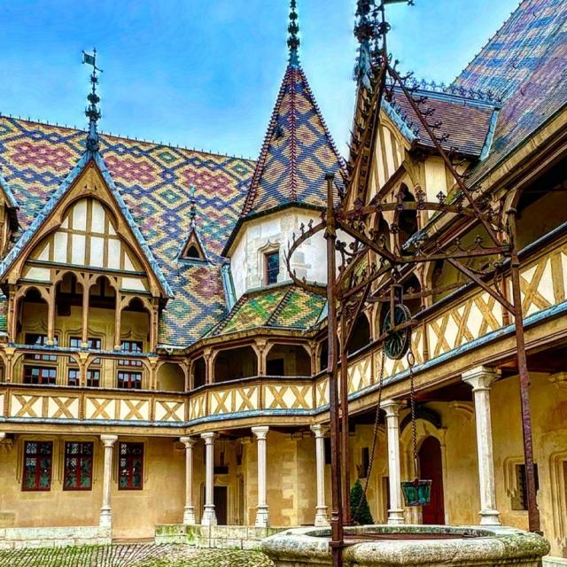 Toits de tuiles vernissées des Hospices de Beaune