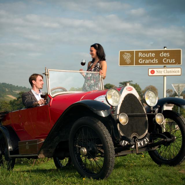 Bugatti Couple Pinot Noir dégustation Panneau Route Des Grands Crus