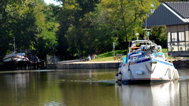 Canal Cruise Chagny