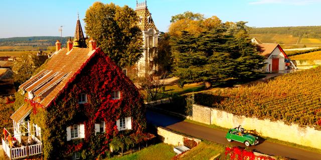 Château d'Aloxe Corton en 2CV à l'automne