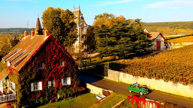 Château d'Aloxe Corton en 2CV à l'automne