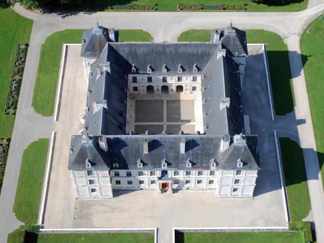 Chateau Ancy Le Franc Toit