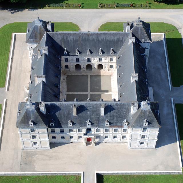 Chateau Ancy Le Franc Toit