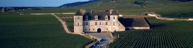 Château du Clos de Vougeot et son porche d'entrée