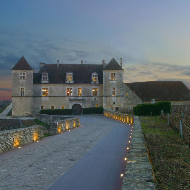 Château du Clos Vougeot de Vougeot en hiver la nuit