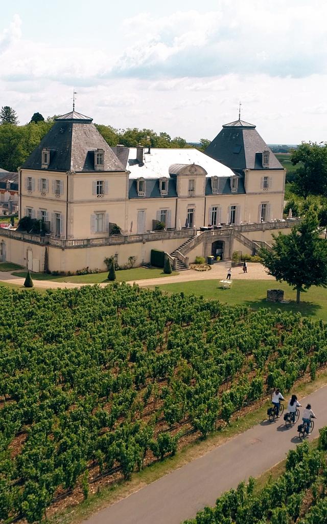 Château de Cîteaux in Meursault by bike