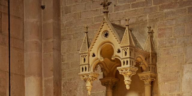 Sculptures at the Collégiale Notre Dame in Beaune