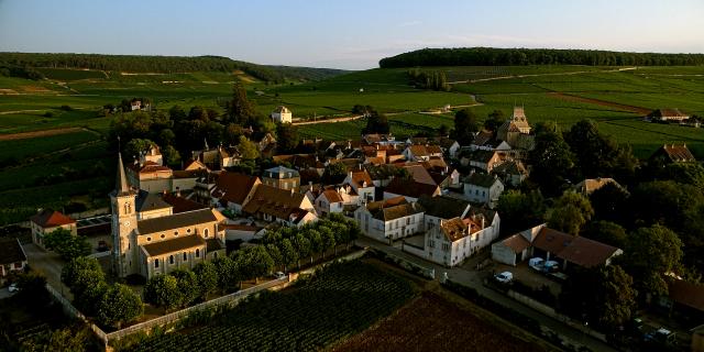 Village d'Aloxe de Corton vu du ciel