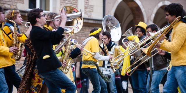 Folklore Bandas Sale Of Wines Beaune