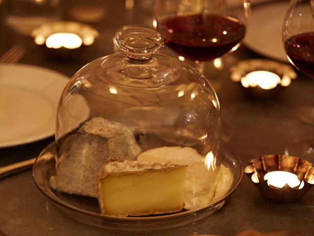 Gastronomie Fromages sous cloche verre de Pinot Noir