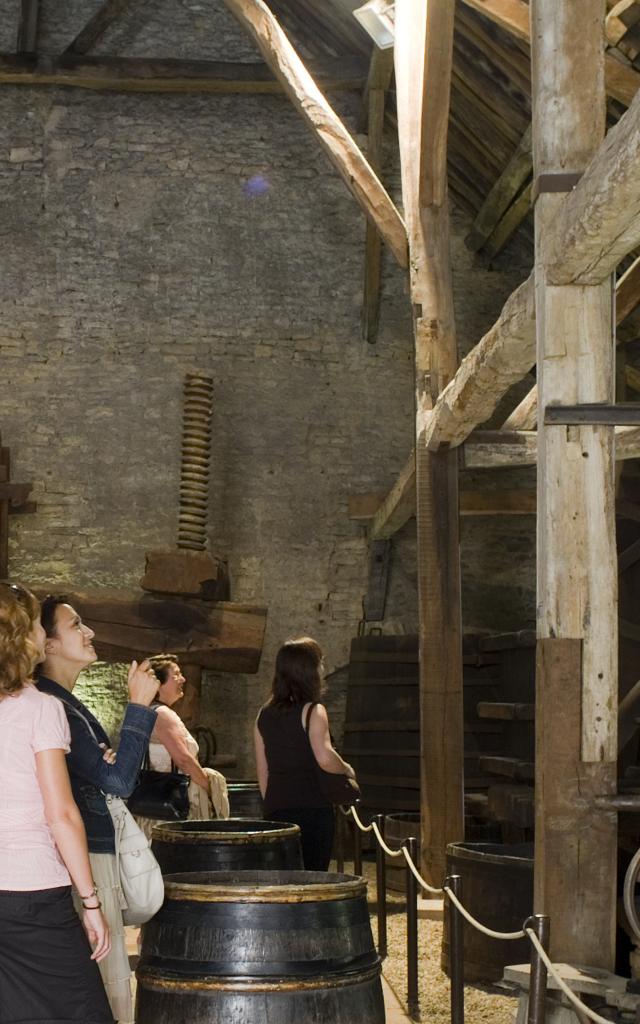 Visiteurs au Musée du Vin à Beaune