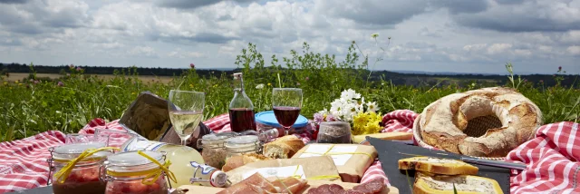 Pique Nique Nappe Carreaux Produits Terroir Bourgogne