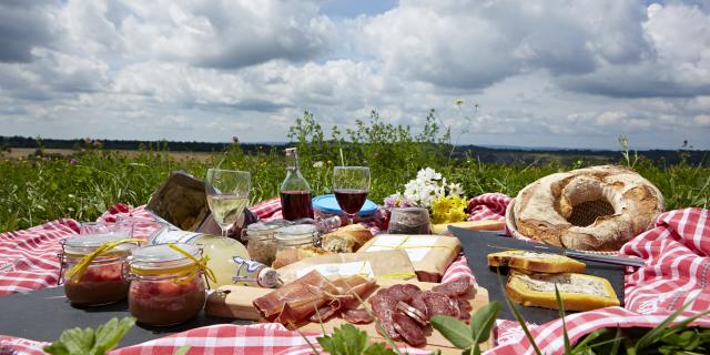 Pique Nique Nappe Carreaux Produits Terroir Bourgogne