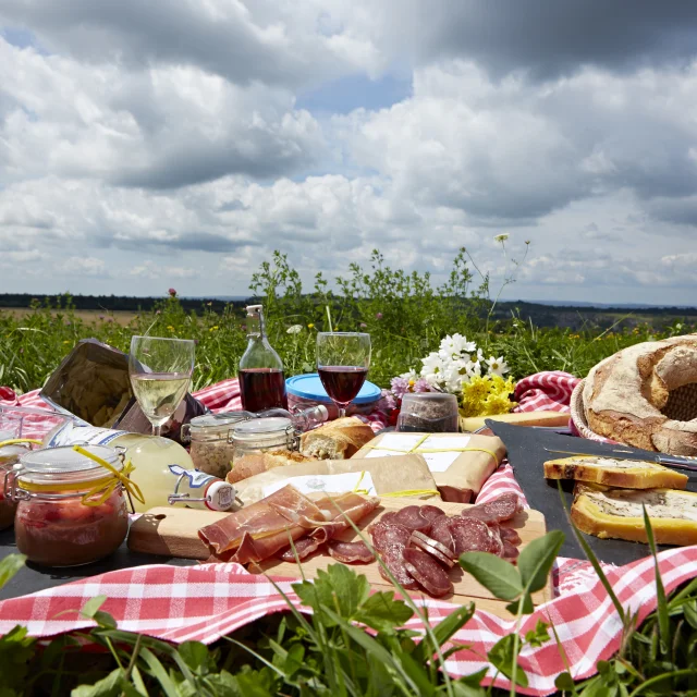 Pique Nique Nappe Carreaux Produits Terroir Bourgogne