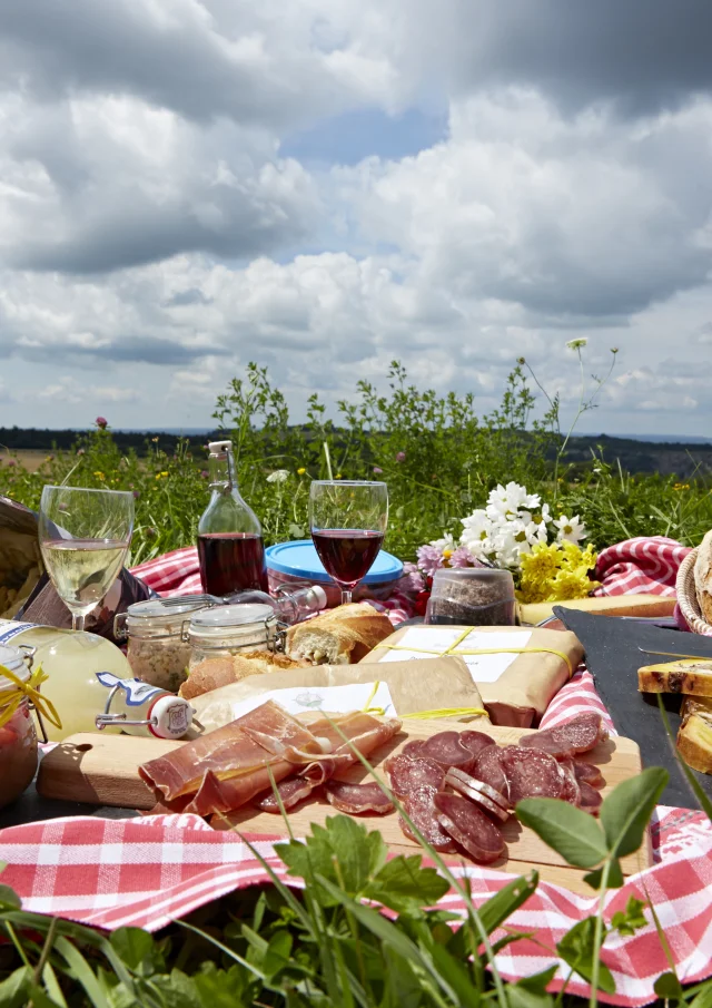 Pique Nique Nappe Carreaux Produits Terroir Bourgogne