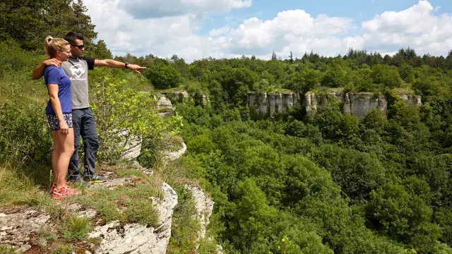 Hiking Friends Cliff High Cotes De Beaune