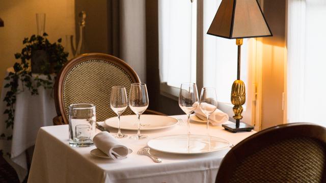 Table Déjeuner en tête à tête à l'Hôtellerie Cèdre et Spa à Beaune