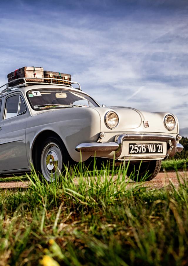 Voiture Vintage Route Des Grands Crus Départ Vacances Nationale 6