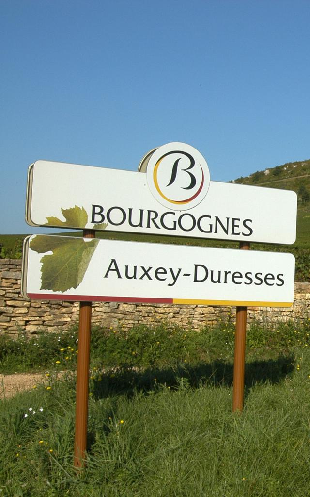 Panneau du village d'Auxey-Duresses