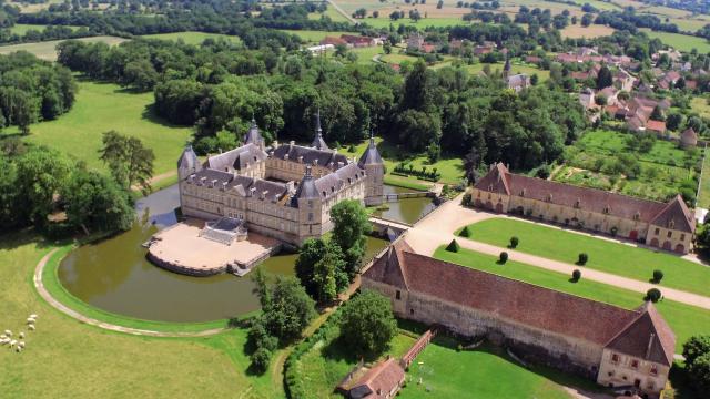 chateau-sully-aerienne