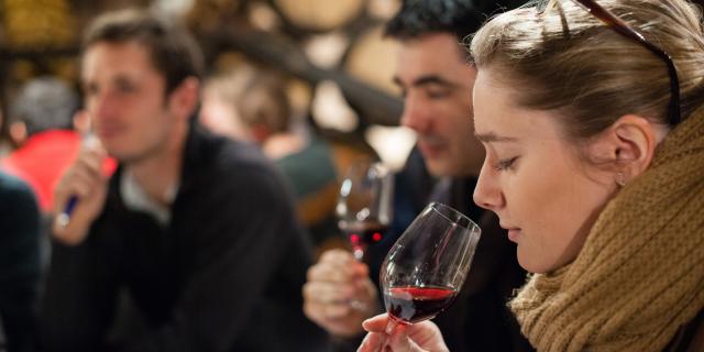 Dégustations de vins pendant la vente des vins