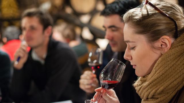 Dégustations de vins pendant la vente des vins