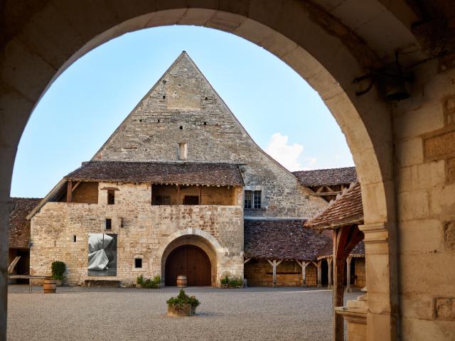 chateau-clos-de-vougeot-cour1