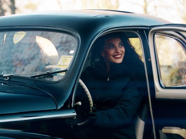 vintage-car-woman