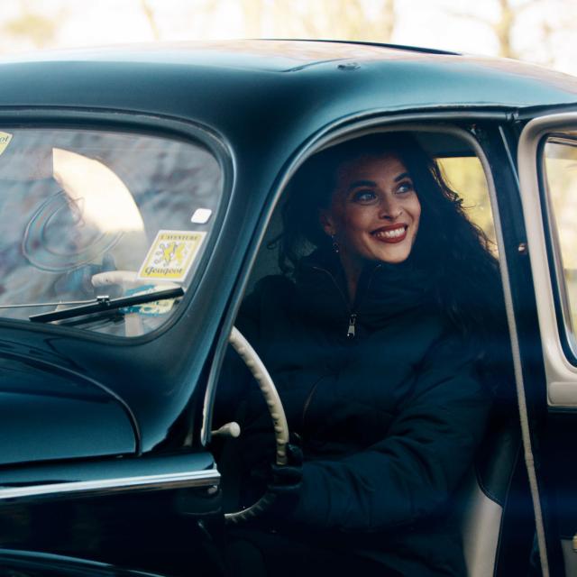 vintage-car-woman