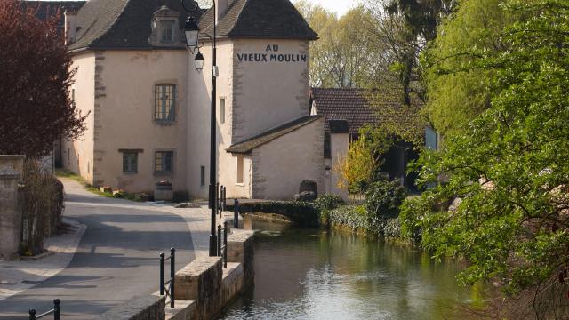 Ladoix Serrigny Riviere Rue