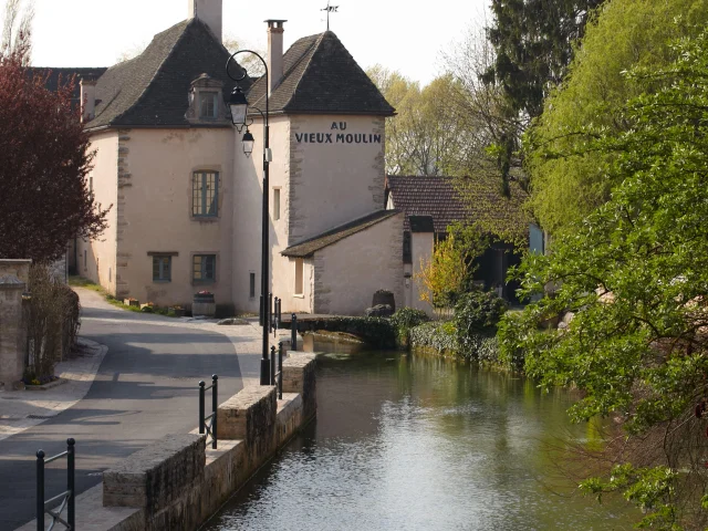 Ladoix Serrigny Riviere Rue