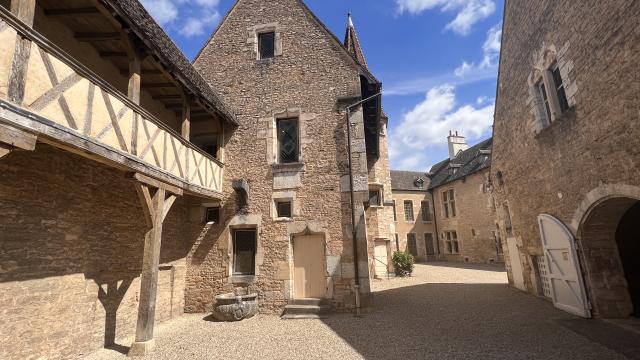 Hotel Ducs Bourgogne Building