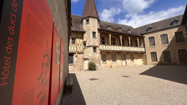 Hotel Ducs Bourgogne Cour