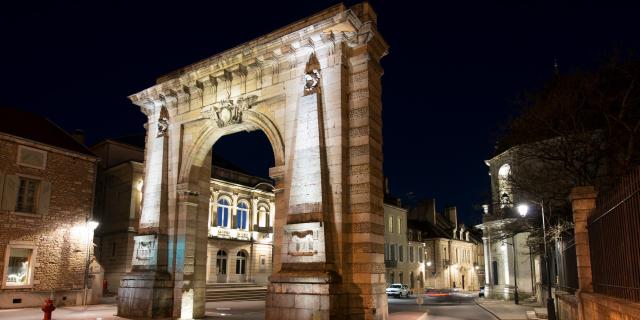 Arc Triomphe Beaune Lumiere