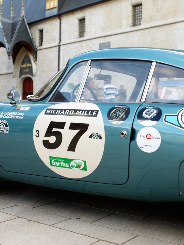 Car in front of Hotel Dieu